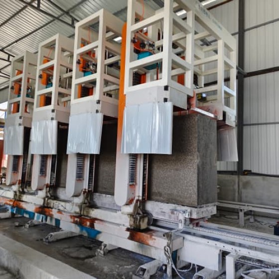 Máy cắt gạch tự cách nhiệt